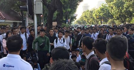 Demo Pegawai Magang Trans Jakarta Demo Pegawai / karyawan Magang Trans Jakarta